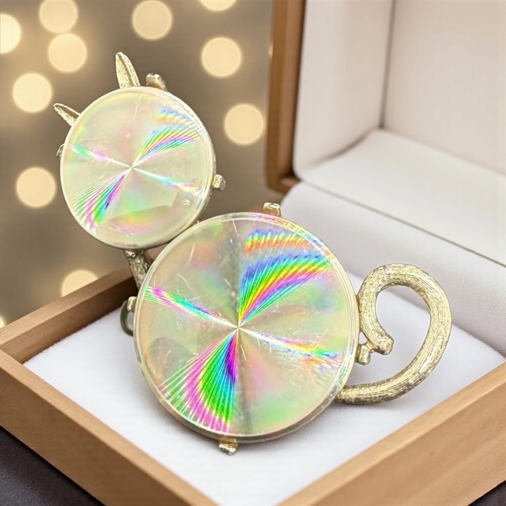 🩶🐱🩶JEWELARAMA🩶🐱🩶Vintage Silver Tone Holographic Cat Brooch/EUC